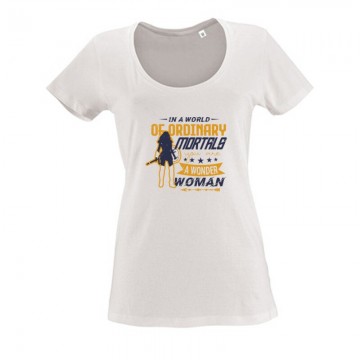 In a world of ordinary Női O Nyakú Póló