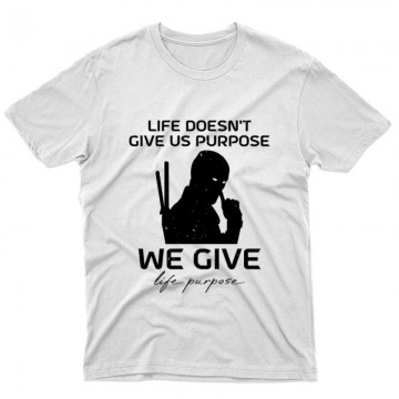 Life doesn't give us purpose Unisex Póló