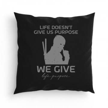 Life doesn't give us purpose Párna
