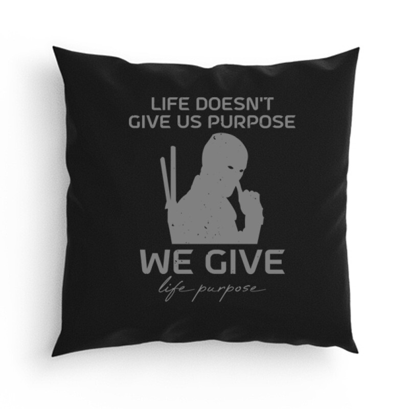 Life doesn't give us purpose Párna