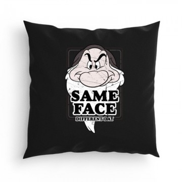 Same face different day Párna