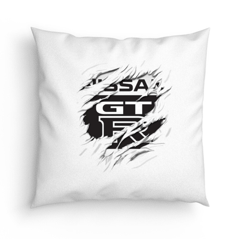 Nissan GTR tépett Párna