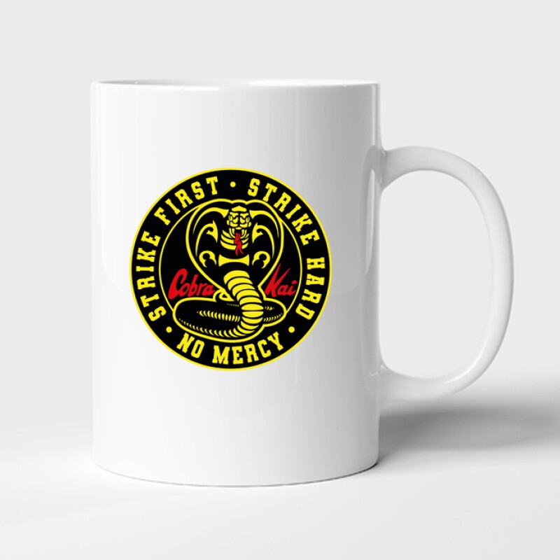 Cobra Kai logo slogen Bögre