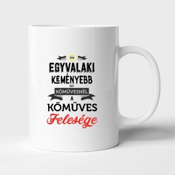 Egyvalaki Keményebb a kőművesnél Bögre