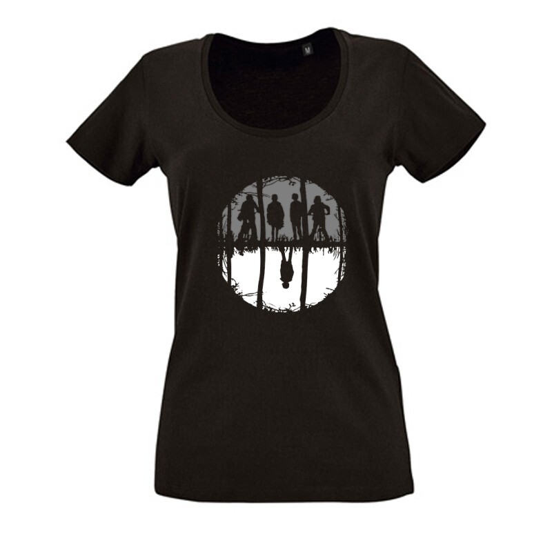 Stranger Thing Outside Női O Nyakú Póló