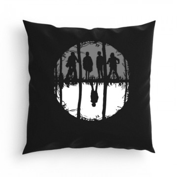 Stranger Thing Outside Párna