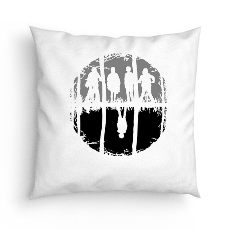 Stranger Thing Outside Párna