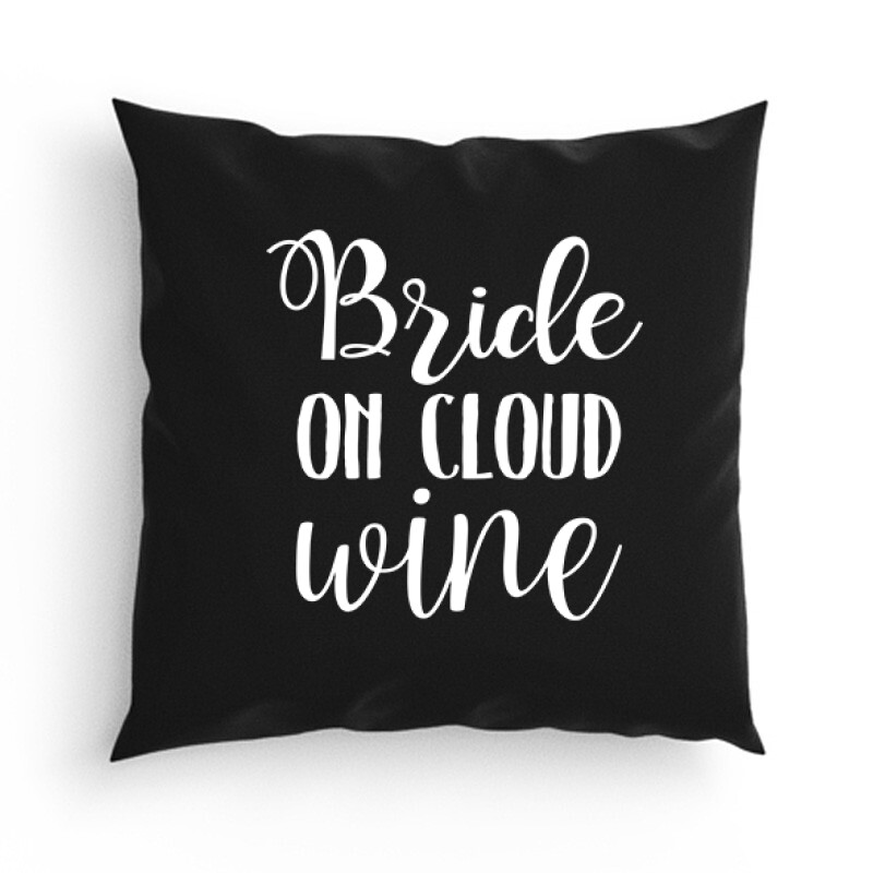 Bride on Cloud Wine Párna