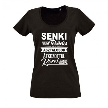 Senki sem tökéletes asztalos O nyakú női póló