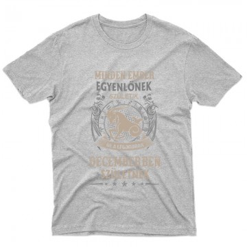 Minden Ember Egyenlőnek Születik Bak(12) Férfi póló